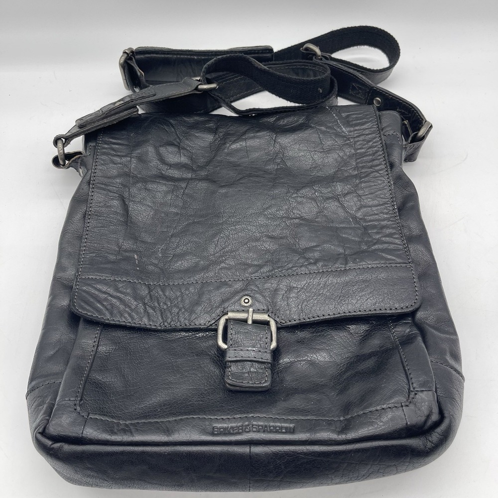 Spikes & Sparrow Bronco Leather Crossbody Messenger Bag Black Snap Closure Flap